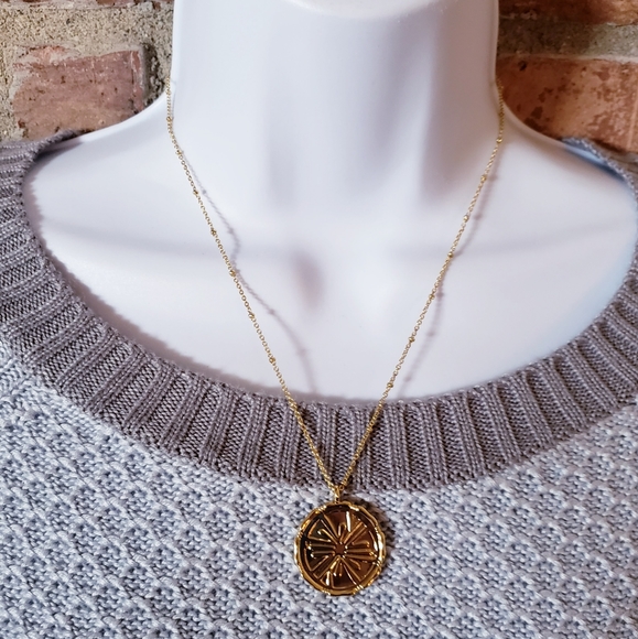 Lilly Pulitzer Charm Necklace Gold Metallic